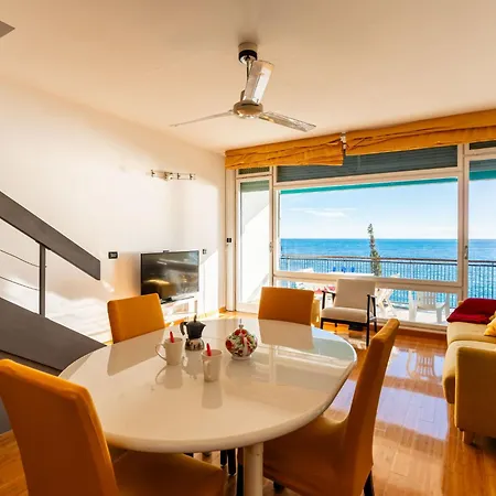 Capo Pino Tra Le Onde By Interhome Casa de Férias
