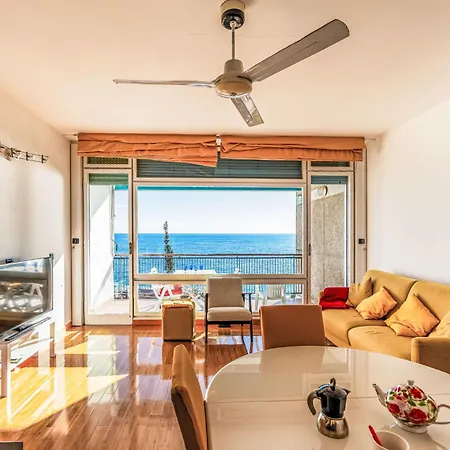 בית נופש Capo Pino Tra Le Onde By Interhome *