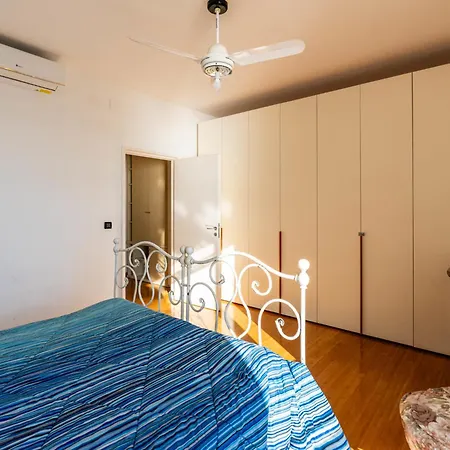בית נופש Capo Pino Tra Le Onde By Interhome *